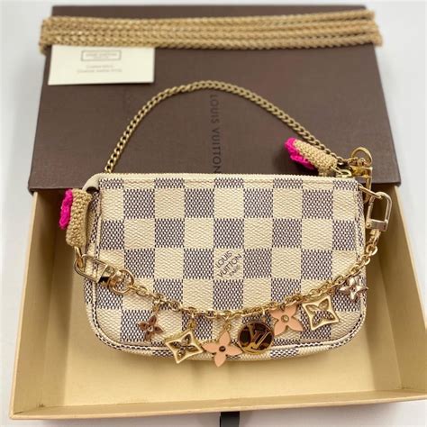 lv pochette มือสอง|สินค้า Louis Vuitton Pochettes ใหม่และมือสอง .